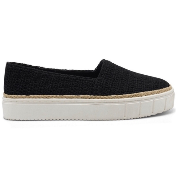 Vince Camuto Women's Relinsta Crocheted Sneaker 7.5 - Picture 2 of 7